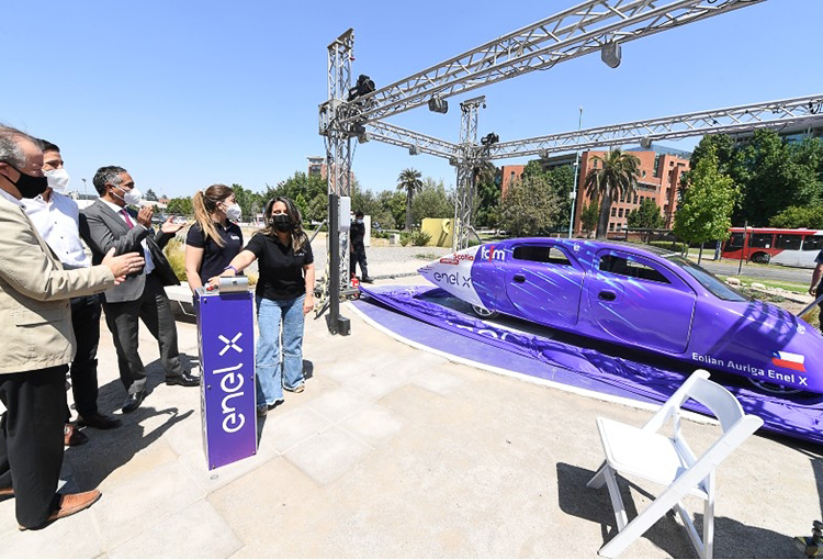 Presentan primer auto solar de Latinoamérica con capacidad para cuatro pasajeros