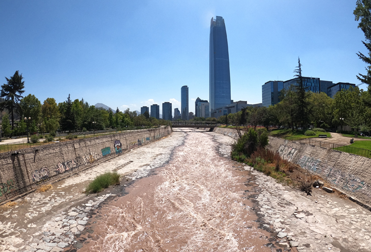 Río Mapocho presenta un déficit del 89% en su caudal respecto del promedio histórico