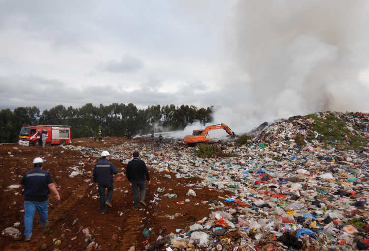 Ordenan a municipio de Osorno ocho medidas para evitar nuevos incendios en vertedero